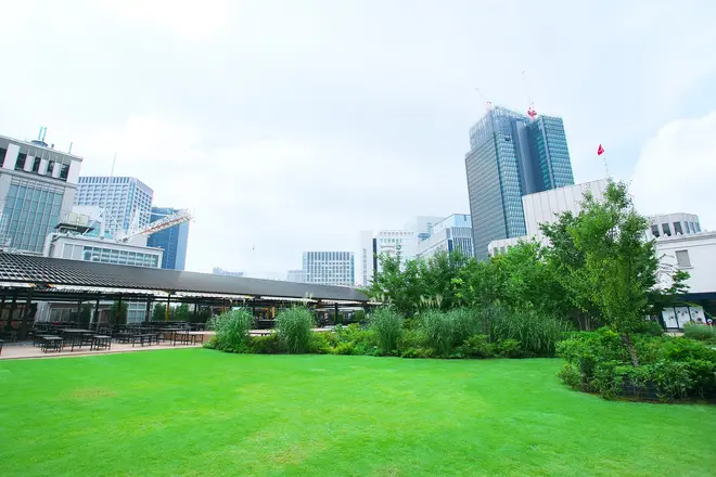 「日本橋庭園」として改装された日本橋三越本店の本館屋上