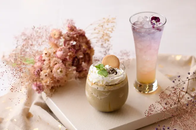 Frozen roasted green tea（フローズンローステッドグリーンティー）とFlower shower lemonade（フラワーシャワーレモネード）