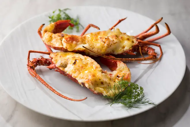 【選べるメインディッシュ(1)】国産“伊勢海老”1尾(350gサイズ)を丸ごと使用したグラタン・テルミドール イメージ