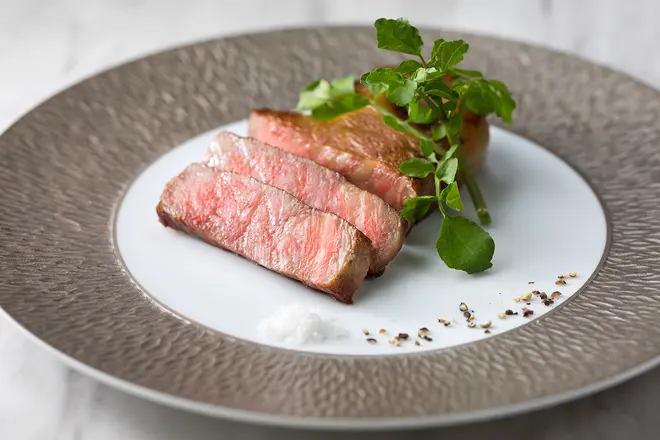 【選べるメインディッシュ(3)】黒毛和牛A-4クラスサーロイン(150gカット)のロースト 4種のコンディマンと共に イメージ