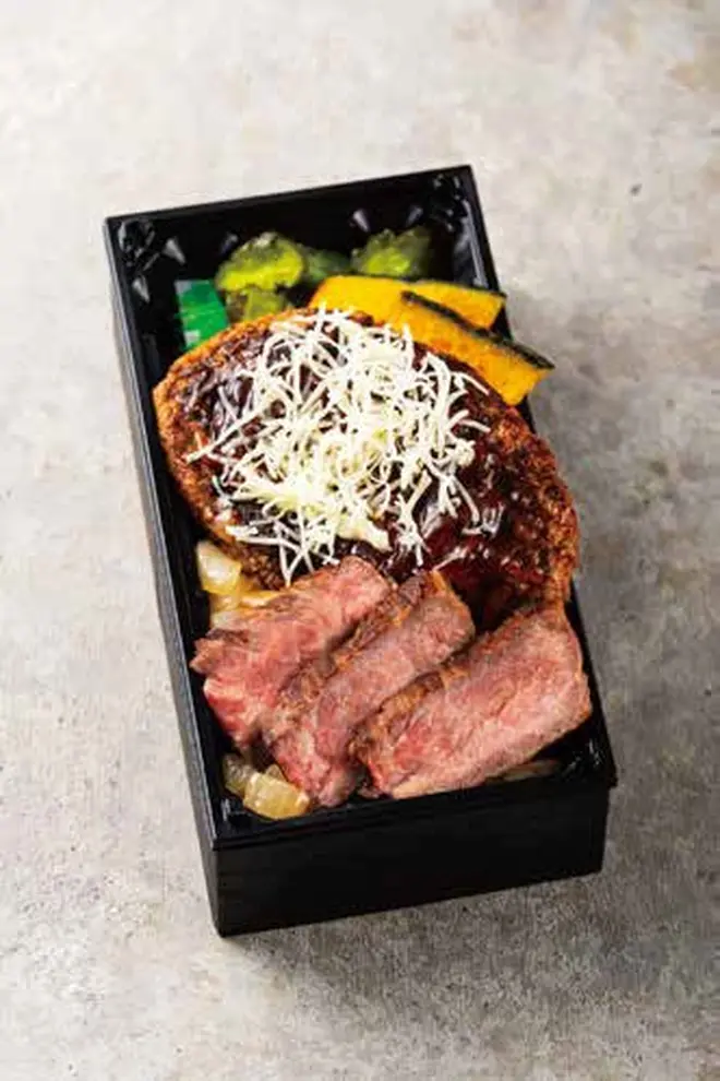 白老牛サーロインステーキとチーズ添えハンバーグ弁当