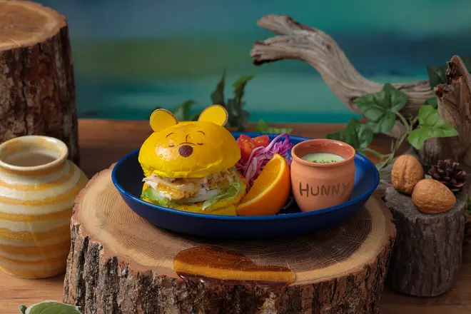 「プーさん」不思議な夢の中のチキンバーガー(c) Disney. Based on the 
