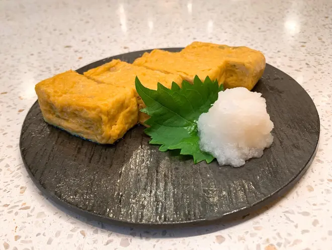 「手打ちそば 竹之内」青唐辛子香る玉子焼き 950円（税込）