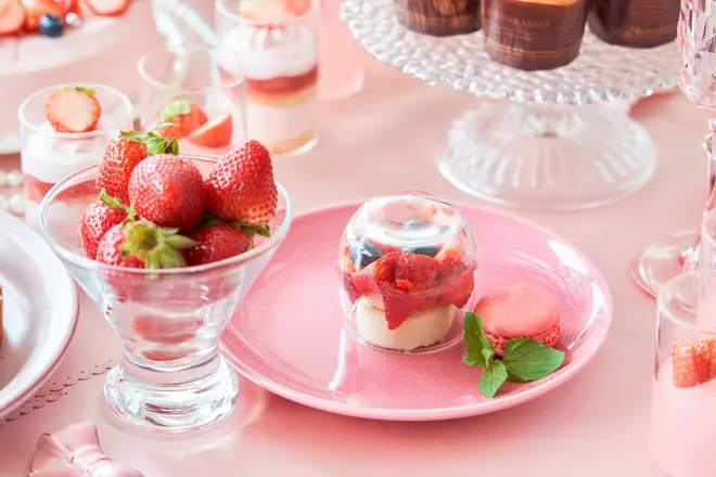 最初の一皿:スノードーム フレッシュ苺とともに(テーブルサービス) イメージ