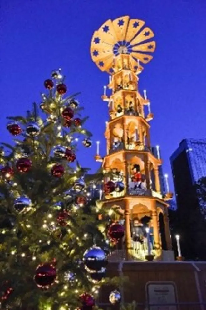 クリスマスピラミッド 夜