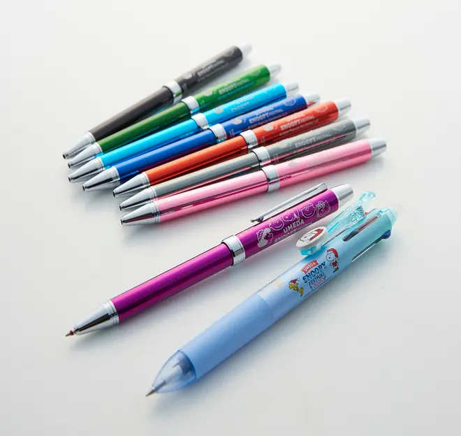 多機能筆記具エボルトとフリクション ボール4色ペン (c) 2020 Peanuts Worldwide LLC