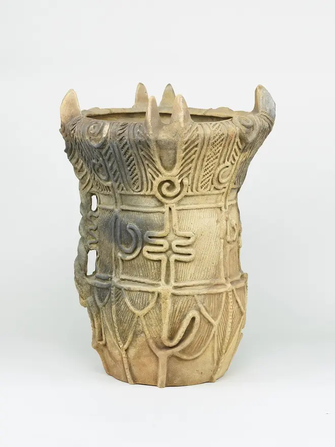  深(ふか)鉢形(ばちがた)土器(どき) 長野県伊那市宮ノ前出土 東京国立博物館蔵