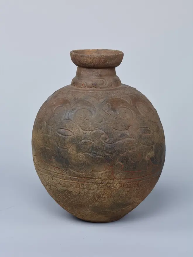 重要文化財 壺形(つぼがた)土器(どき) 青森県十和田市滝沢川原出土 個人蔵