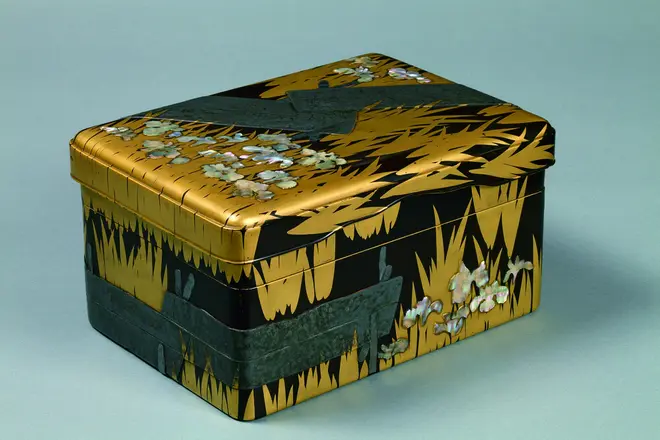 国宝　八橋蒔絵螺鈿硯箱　尾形光琳作　江戸時代・18 世紀　東京国立博物館蔵 【展示期間：4月13 日～5月6日】