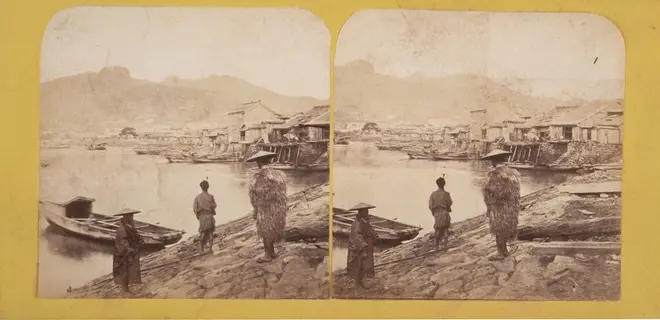 ピエール・ロシエ《(雨の日の日本人たち〔出島〕)》1860 年 鶏卵紙