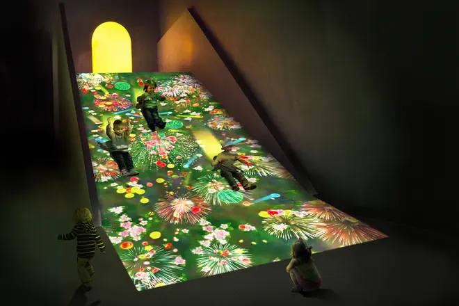 teamLab, 2016-, Interactive Digital Installation, Sound:teamLab