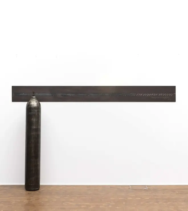 村岡三郎《酸素-左手を頸動脈に》1991-92 年 国立国際美術館蔵