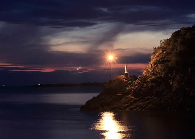 潜伏キリシタンの里、崎津に立つ海上マリア像 「司馬遼太郎と宗教」より ©小林修(朝日新聞出版写真部)