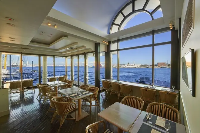 海びすとろピア21店内