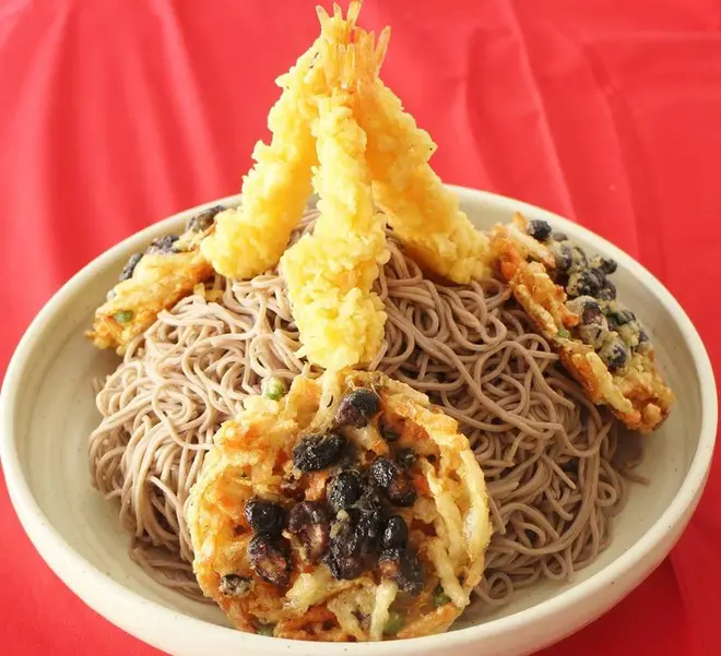 麺量5倍の「メガ盛り冷やし出石そば」