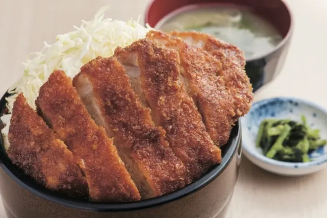 【駒ヶ根市/ソースかつ丼 明治亭】ソースかつ丼定食（味噌汁・漬物付）（１人前）1,404円（税込）