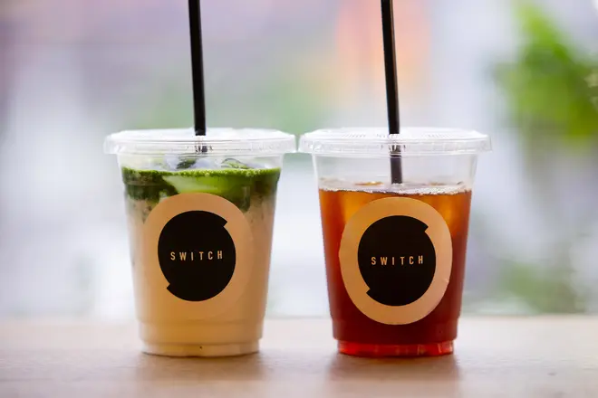 【抹茶オレ(左)・ドリップコーヒー（右）】マイルドな抹茶オレと、すっきりとした味わいのドリップコーヒー