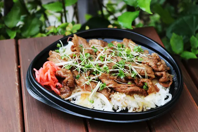 ランチ：牛カルビ丼