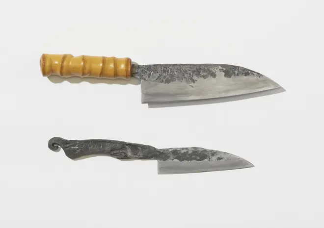 上：包丁・刃渡り18cm  54,000円／ 下：ペティナイフ　27,000円