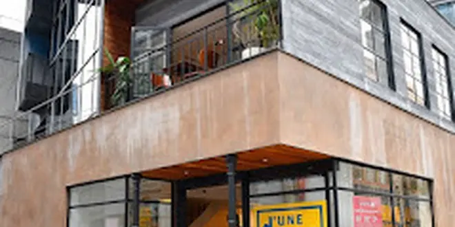 南青山にあるベーカリー＆カフェ「デュヌ・ラルテ 青山骨董通り店」