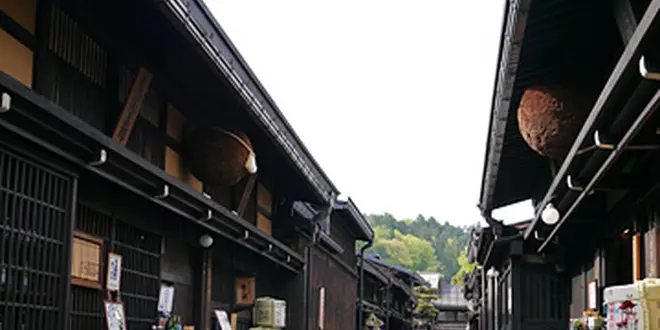 飛騨高山古い町並みで食べ歩きデート
