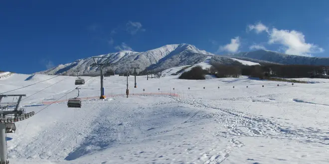東京発 日帰りスキー旅行！温泉も楽しめる「たざわ湖スキー場」1日満喫プラン＠秋田県