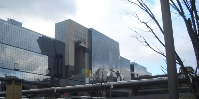 京都駅がおもろおまっせ！