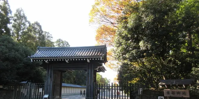 安倍晴明の足跡を求めて京都御所を四季折々の花々と