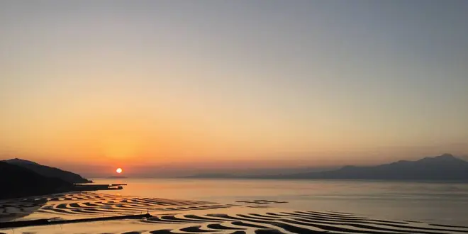 チャンスは月1回?!夕日に照らされた御輿来海岸の絶景が美しすぎる♡