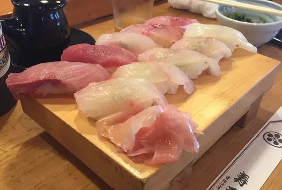 握りのメニューは江戸前と地魚
