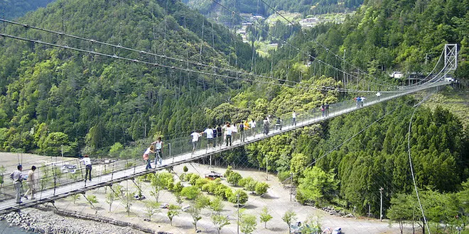 奈良の山奥で日本最長！こわーい谷瀬の吊り橋を渡る