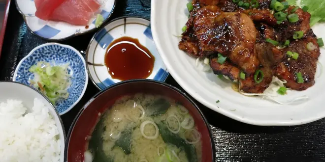 半島の先はマグロあふれる港町！三崎漁港！