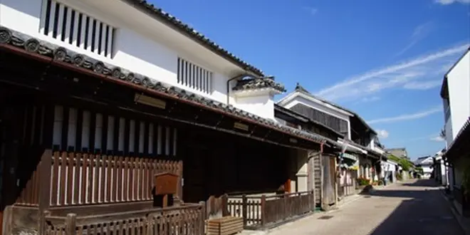江戸時代から続く町並み散歩。「うだつ」の上がる家々のある脇町うだつの町並み。