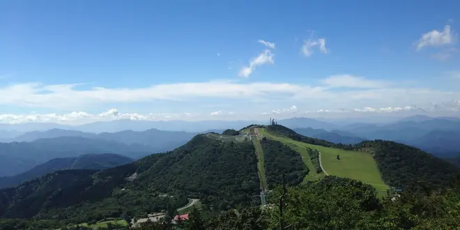 雲に手が届く？茶臼山高原で青空と緑に包まれてみませんか？