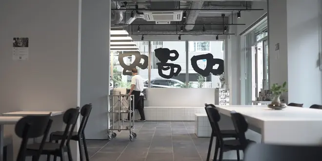名古屋のモノクロカフェで仕事