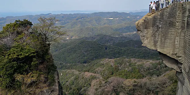 絶景！鋸山で度胸だめしの地獄のぞき