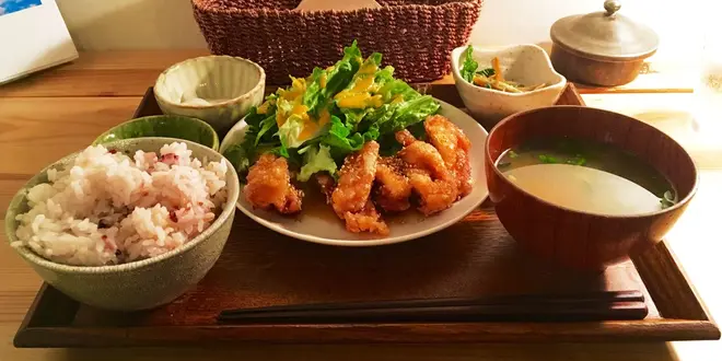 美味しいもの大好き女子大生がリピート通いする三鷹のランチガイド。