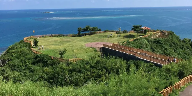 沖縄本島  南部の旅。レンタカーにて、食べながら、景色、歴史、文化と、買い物を。
