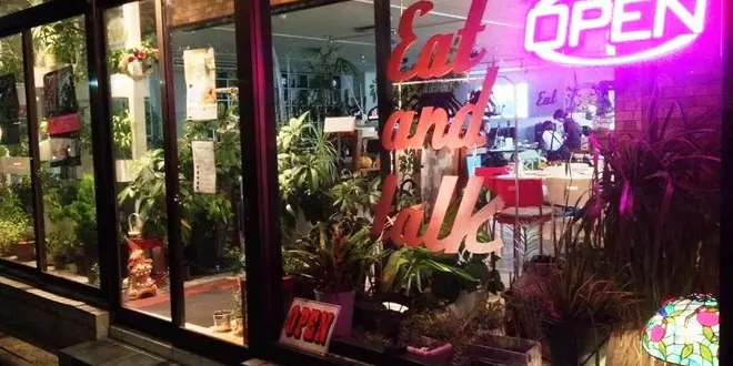 EAT and TALKで世界の家庭料理と週末のライブを楽しもう！