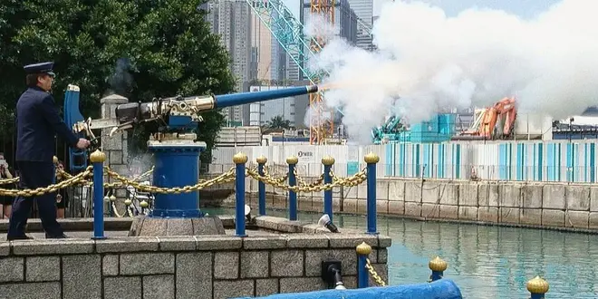 香港【銅鑼湾～湾仔】正午に響く大砲 "ヌーンデイ・ガン" ＆ 庶民パワー溢れる"街市"見学