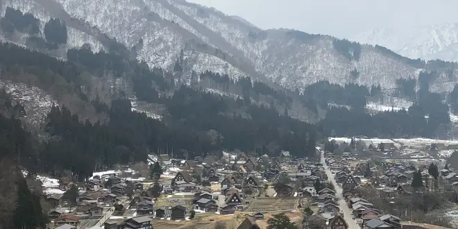 世界遺産！！冬の"白川郷" 、飛騨高山、金沢1泊2日バスの旅&グルメ&温泉　バス旅満喫