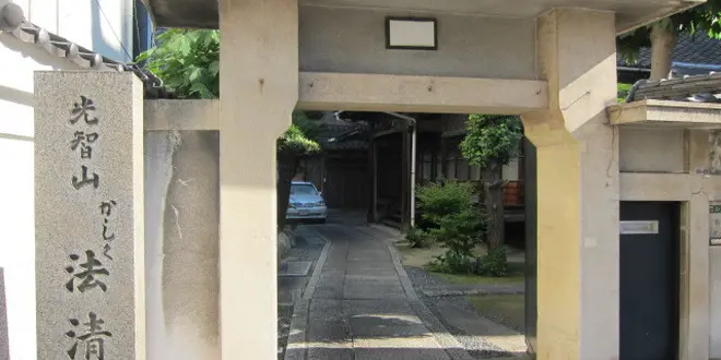 1749年に刑死した遊女かしくの供養のため、祥月命日の毎年３月１８日正午から、法要＆芸能奉納を催行。