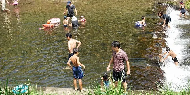 断崖に刻まれた巨大な梵字【清水岩屋公園】【清水磨崖仏】