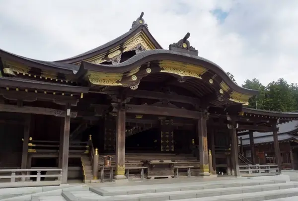 弥彦神社