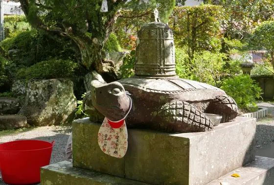 梵鐘を背負った赤亀をゲット