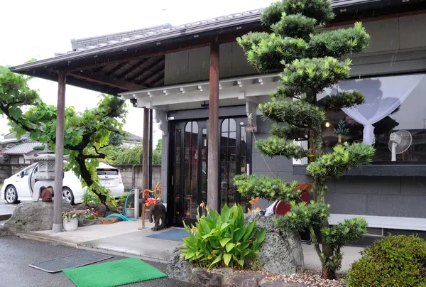 外観は和風の建物