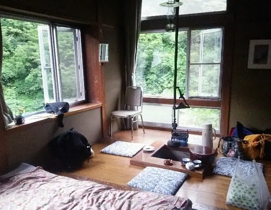 囲炉裏のある角部屋