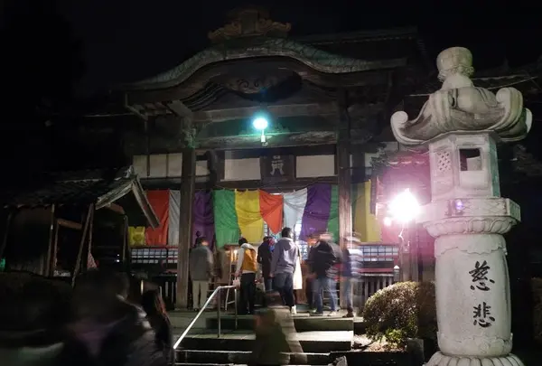 夜中の本堂もいいものです