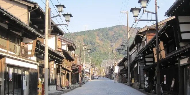 “木彫りの聖地”井波で取り戻す心の平穏