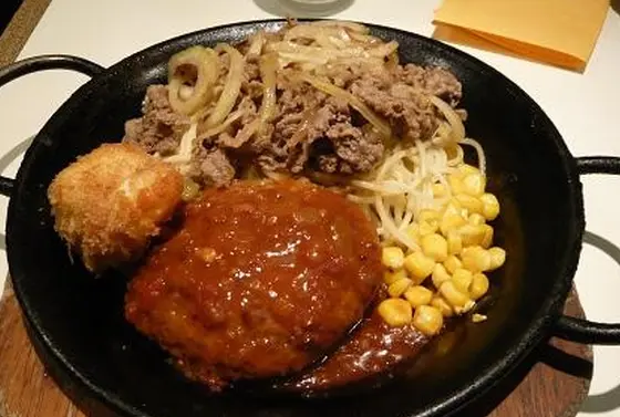 特製ハンバーグ鉄板焼き  760円